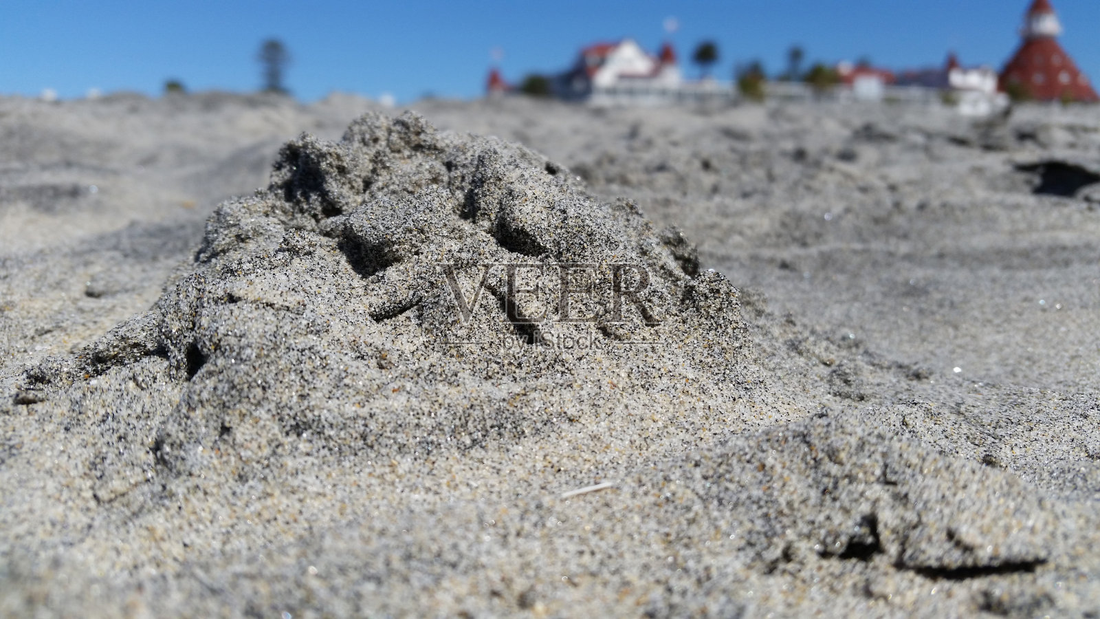 沙滩沙堆照片摄影图片