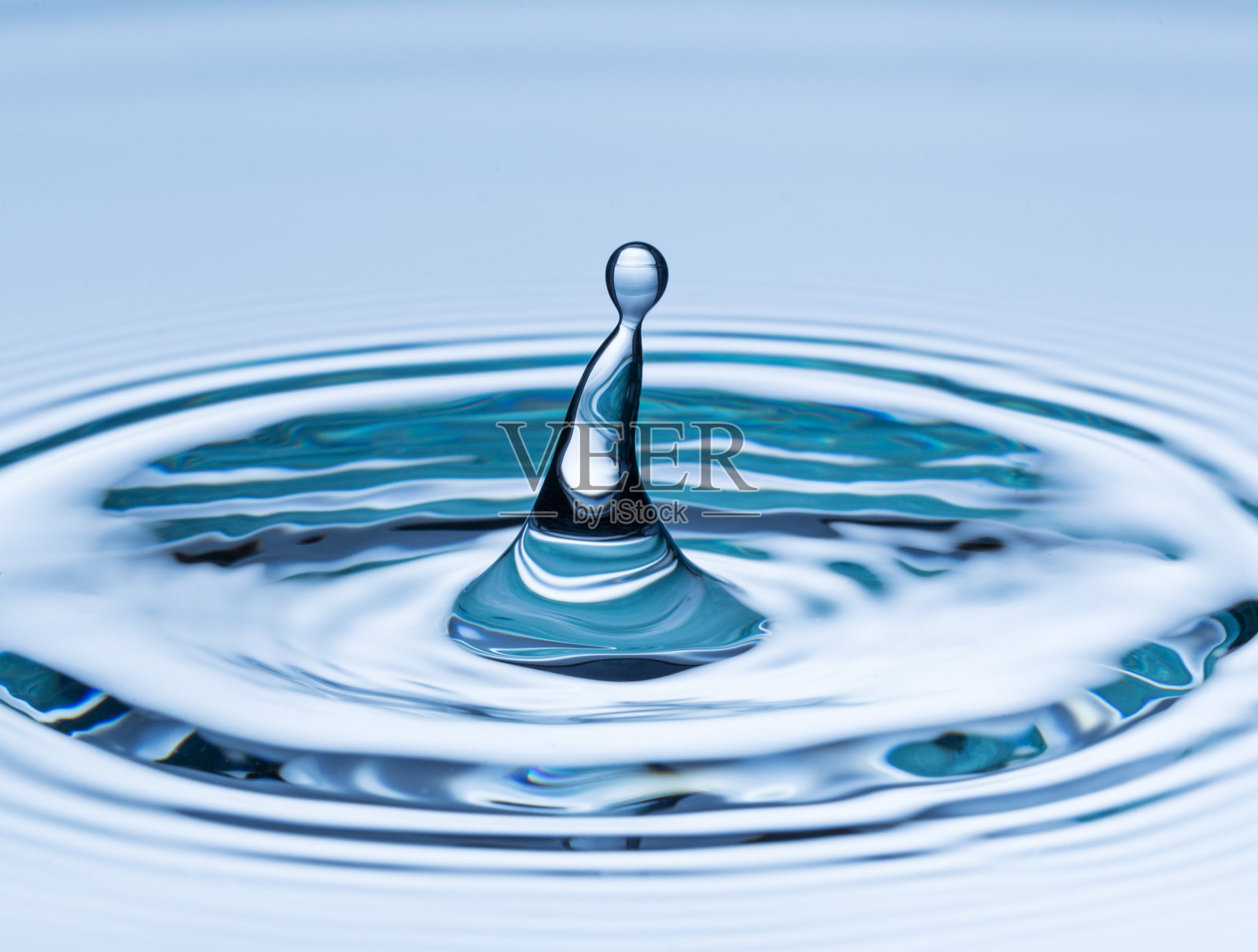 水在冻结运动中滴落照片摄影图片