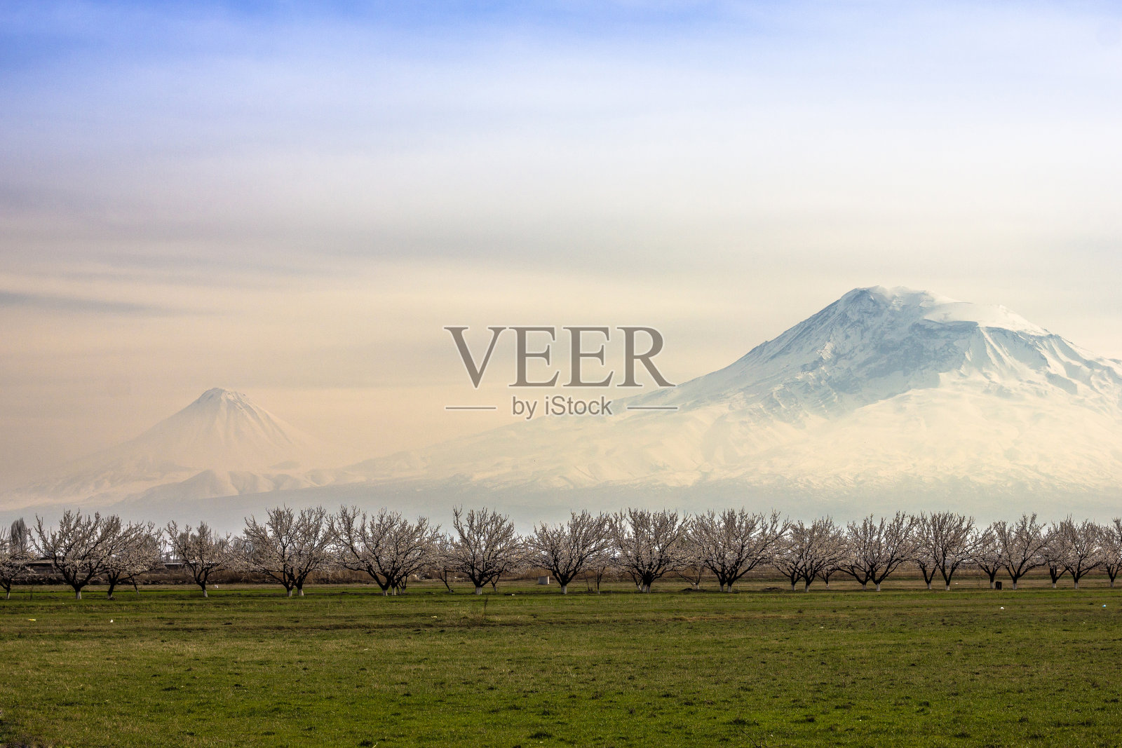 阿勒山照片摄影图片