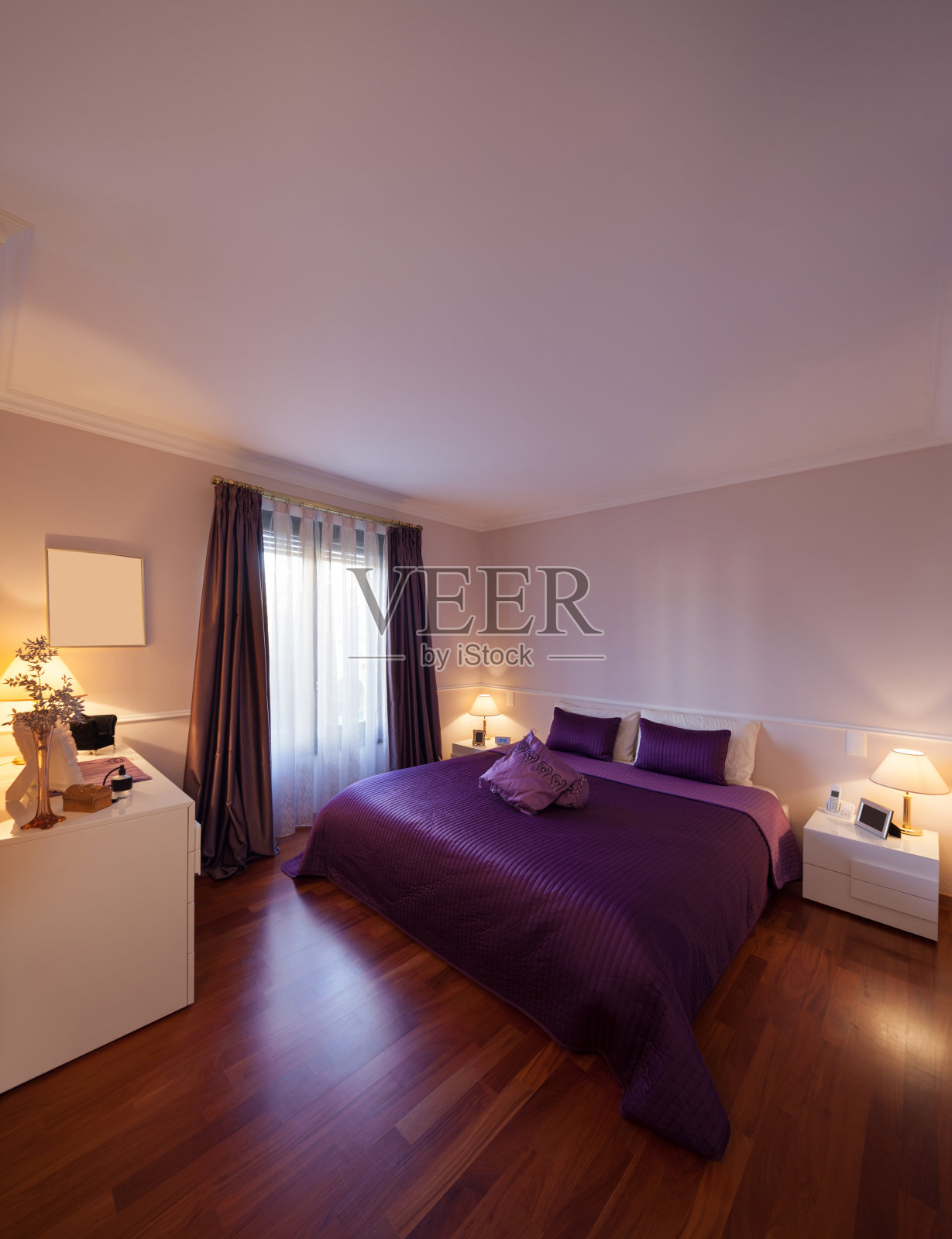 现代公寓的卧室照片摄影图片