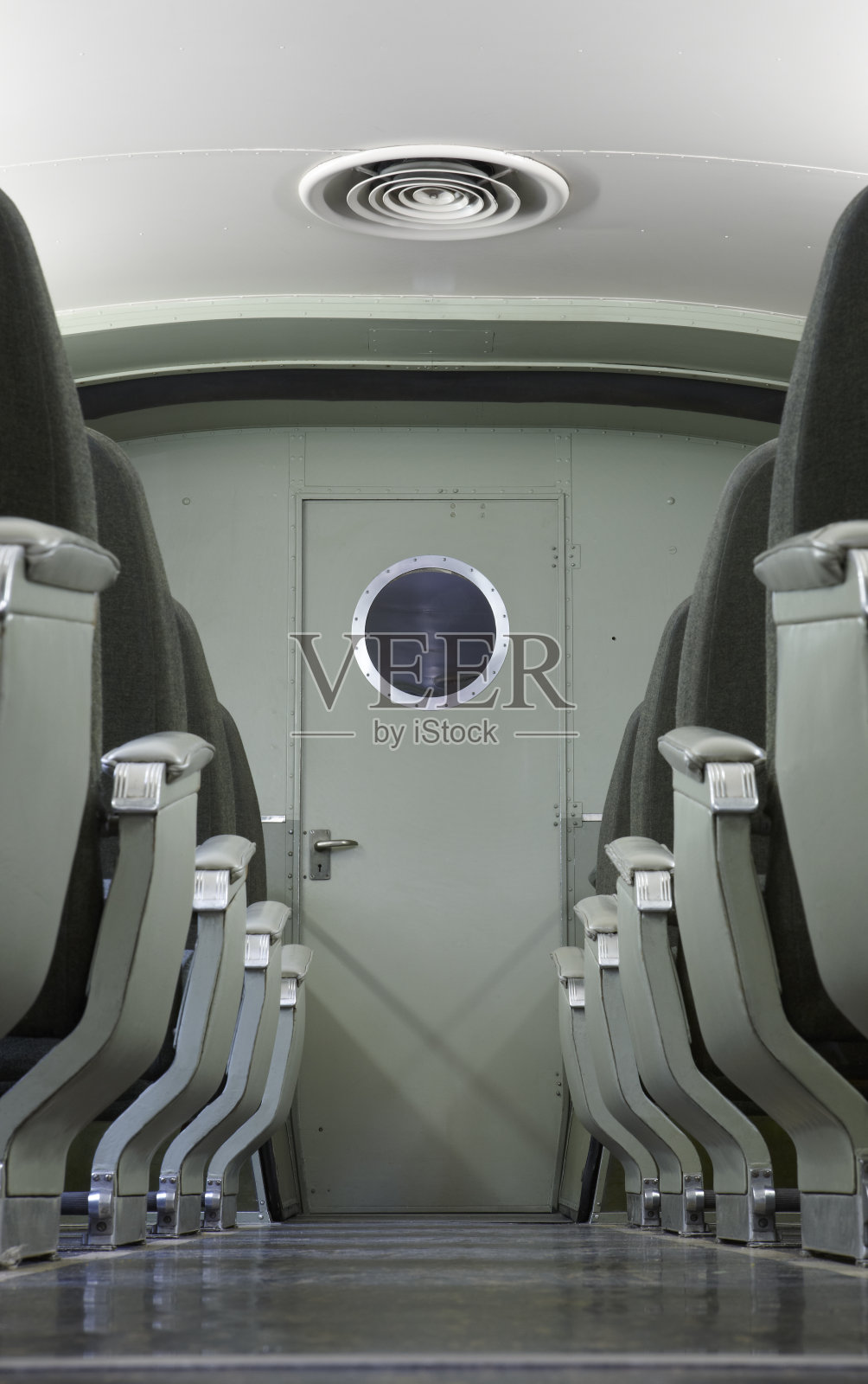 复古马车火车内部在绿色调照片摄影图片