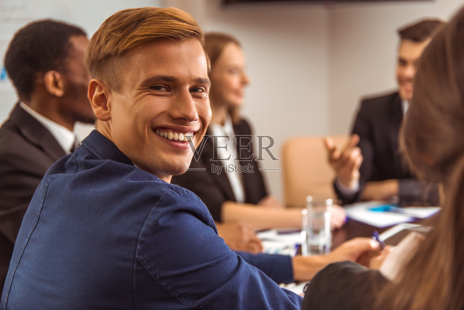 业务人员会议照片摄影图片