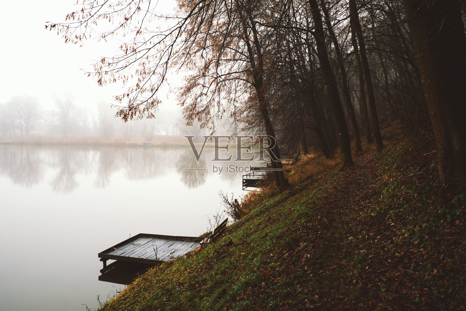 冬湖码头照片摄影图片