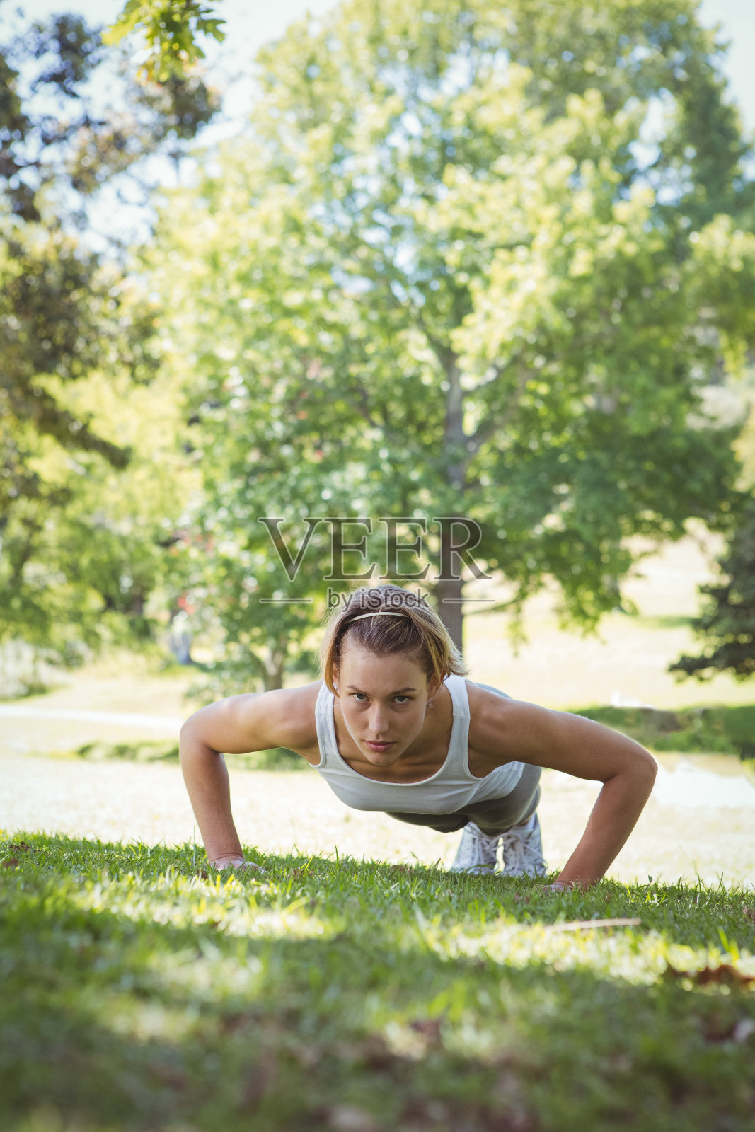 适合女性平板支撑姿势照片摄影图片