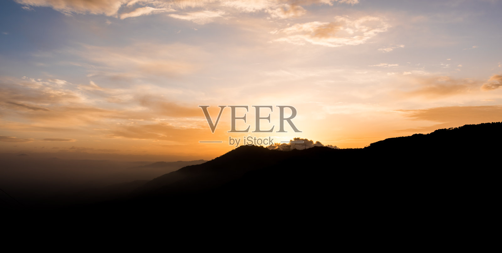 喜马拉雅山的日出照片摄影图片