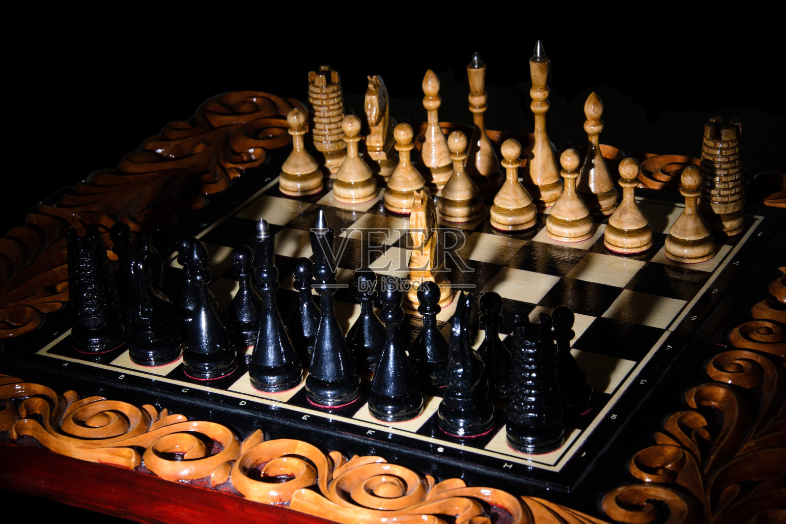 棋盘上的国际象棋照片摄影图片