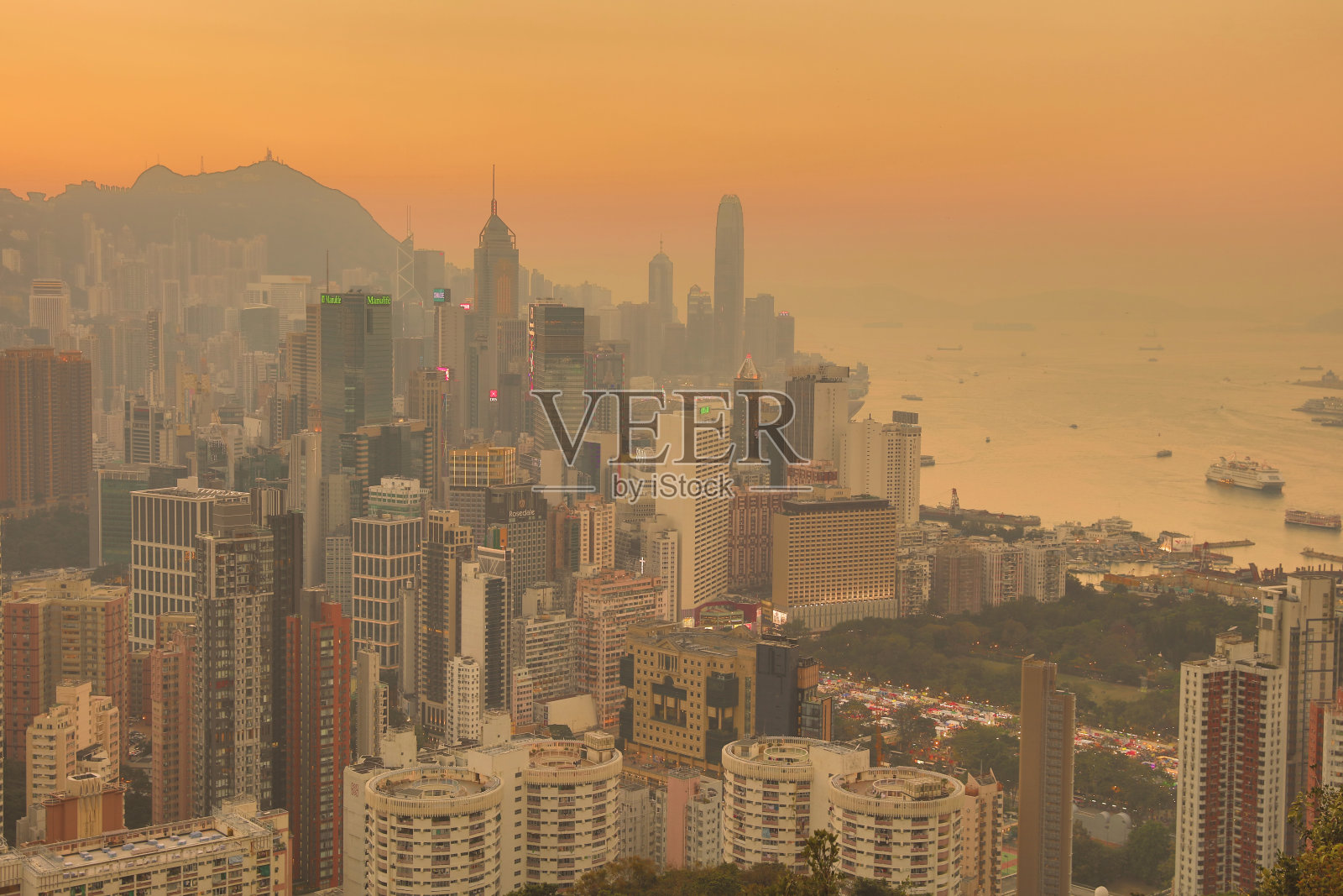 塞西尔爵士骑乘的香港夜景照片摄影图片