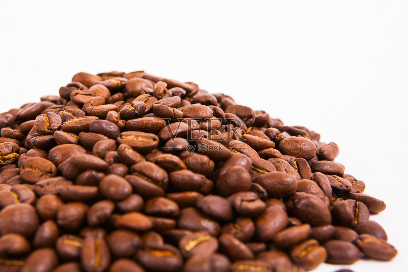 白纸背景上的咖啡豆照片摄影图片