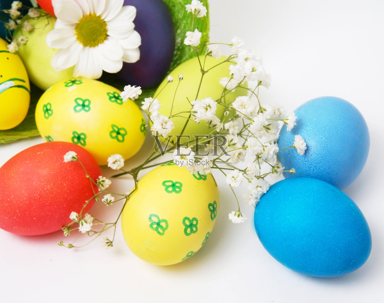 复活节彩蛋和篮子照片摄影图片