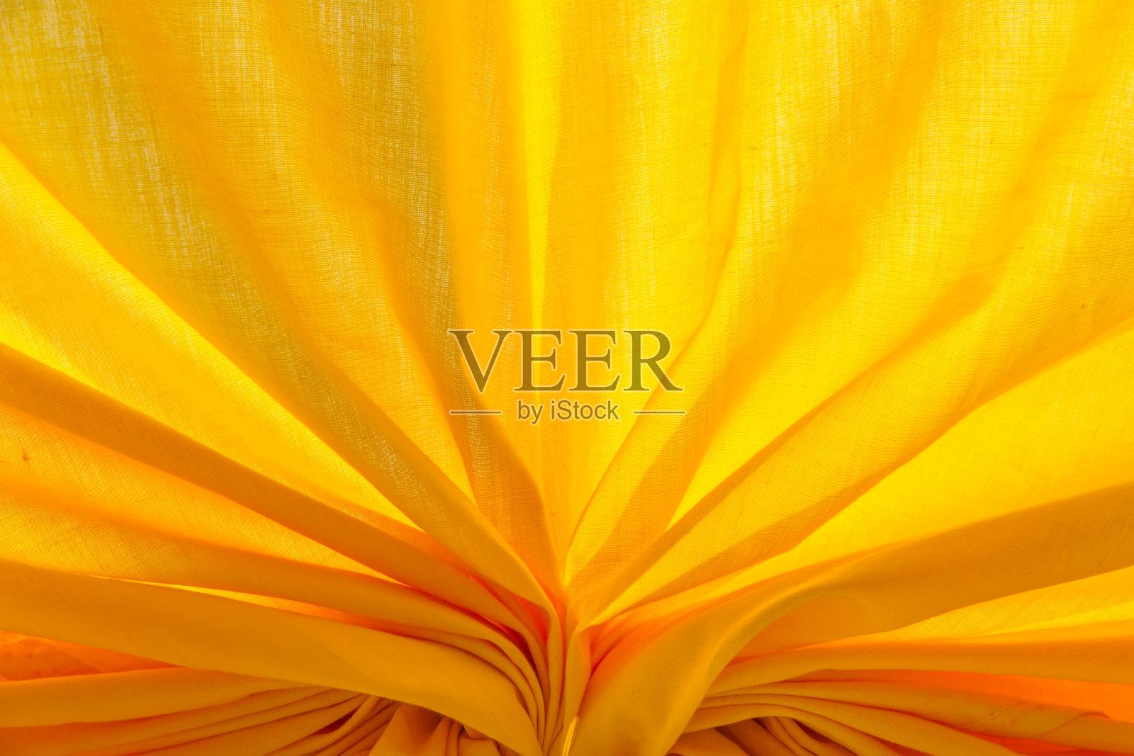 黄色的布窗帘照片摄影图片