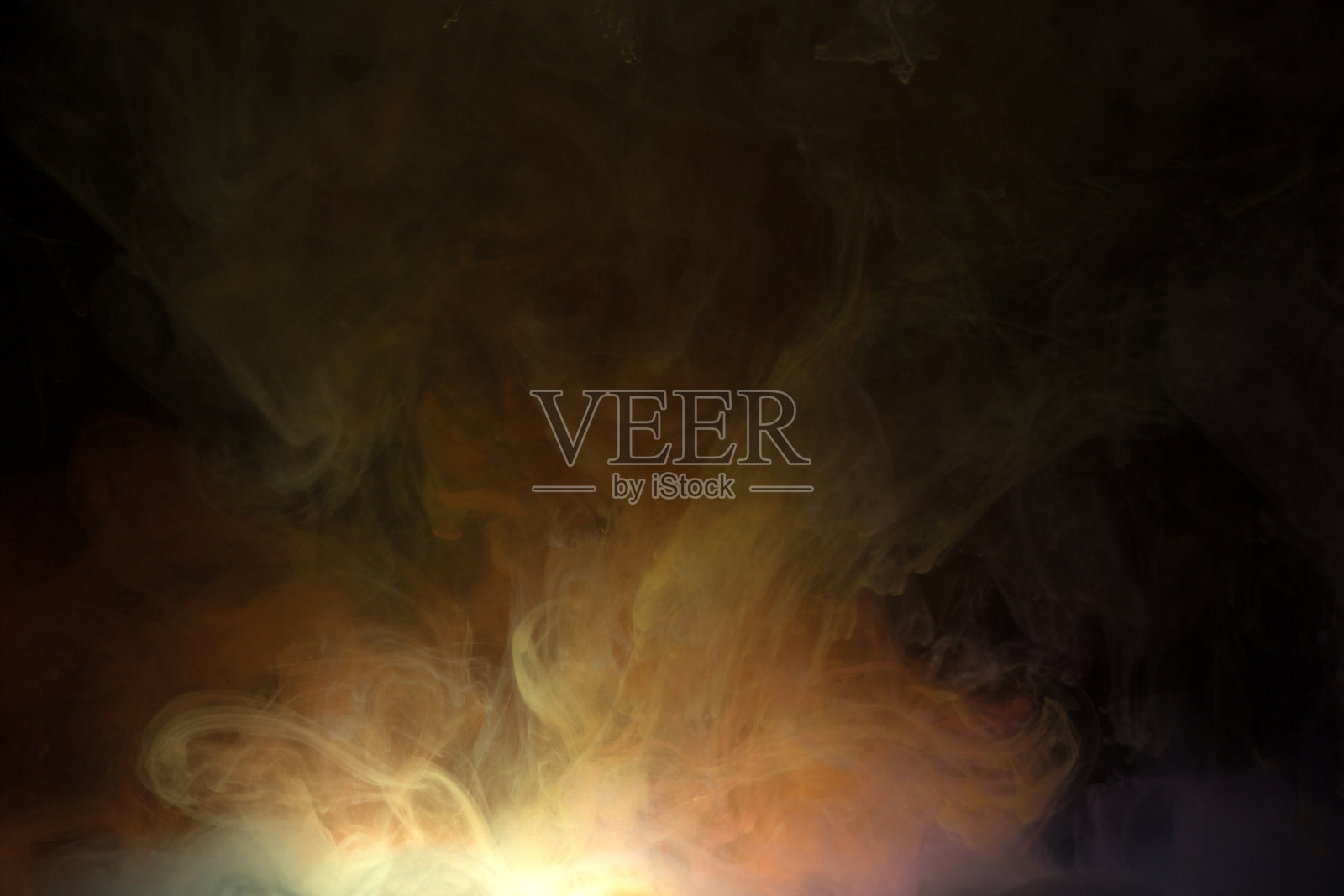 油漆在水中照片摄影图片