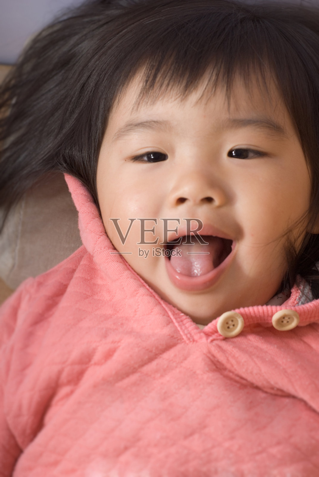 微笑的孩子照片摄影图片