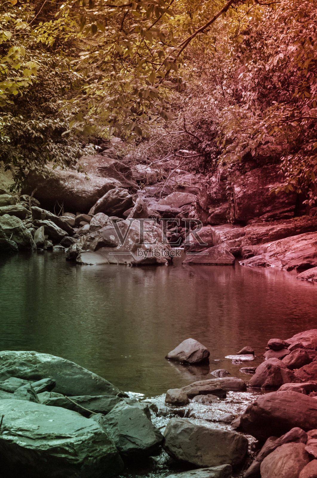 河水下降照片摄影图片