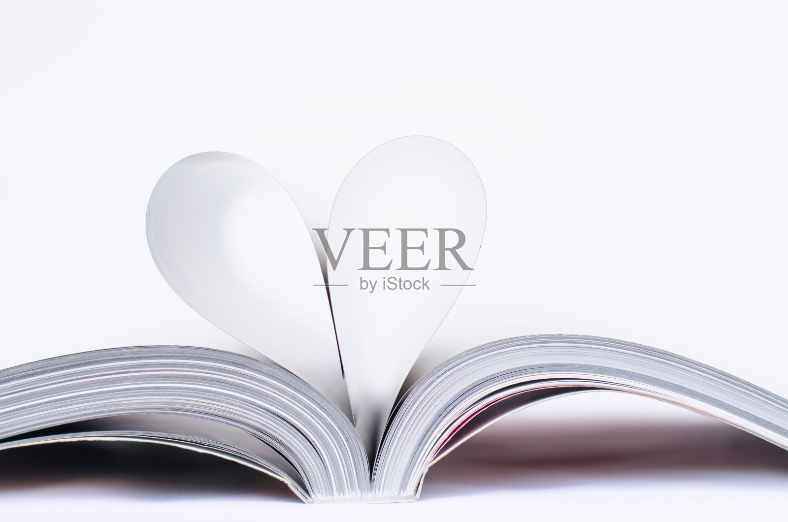 书中之心照片摄影图片