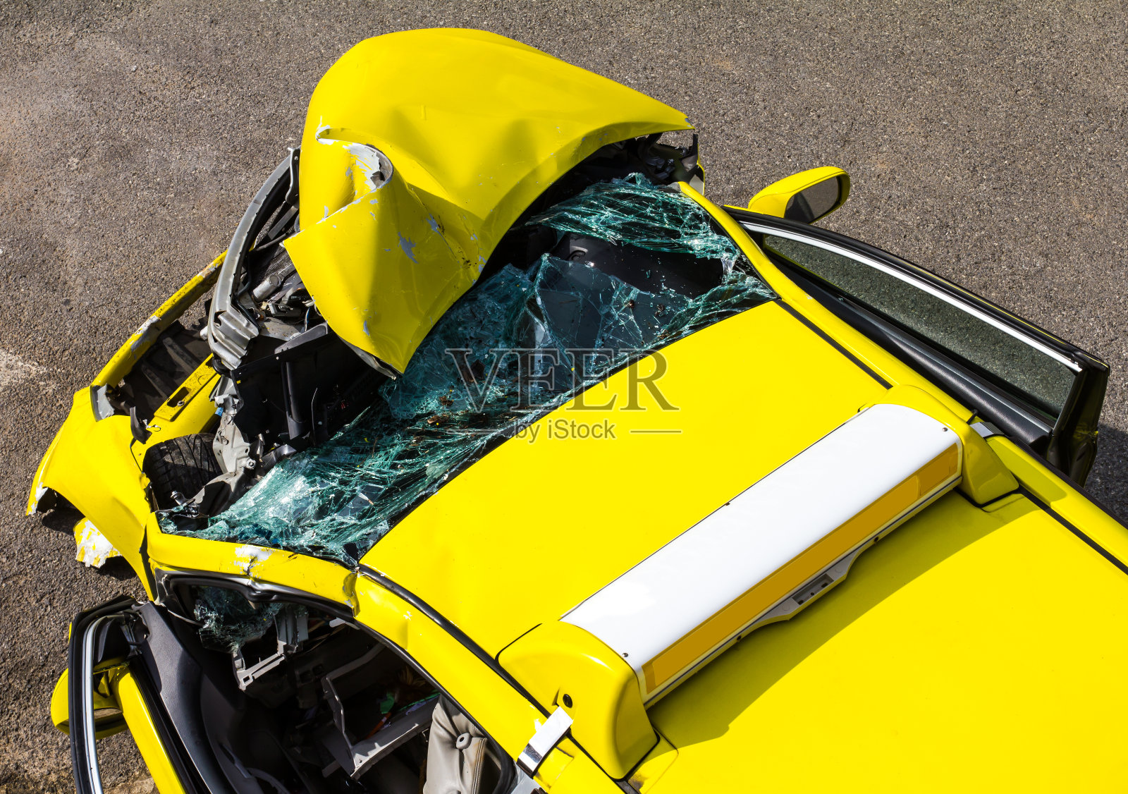 黄色的车碰撞照片摄影图片