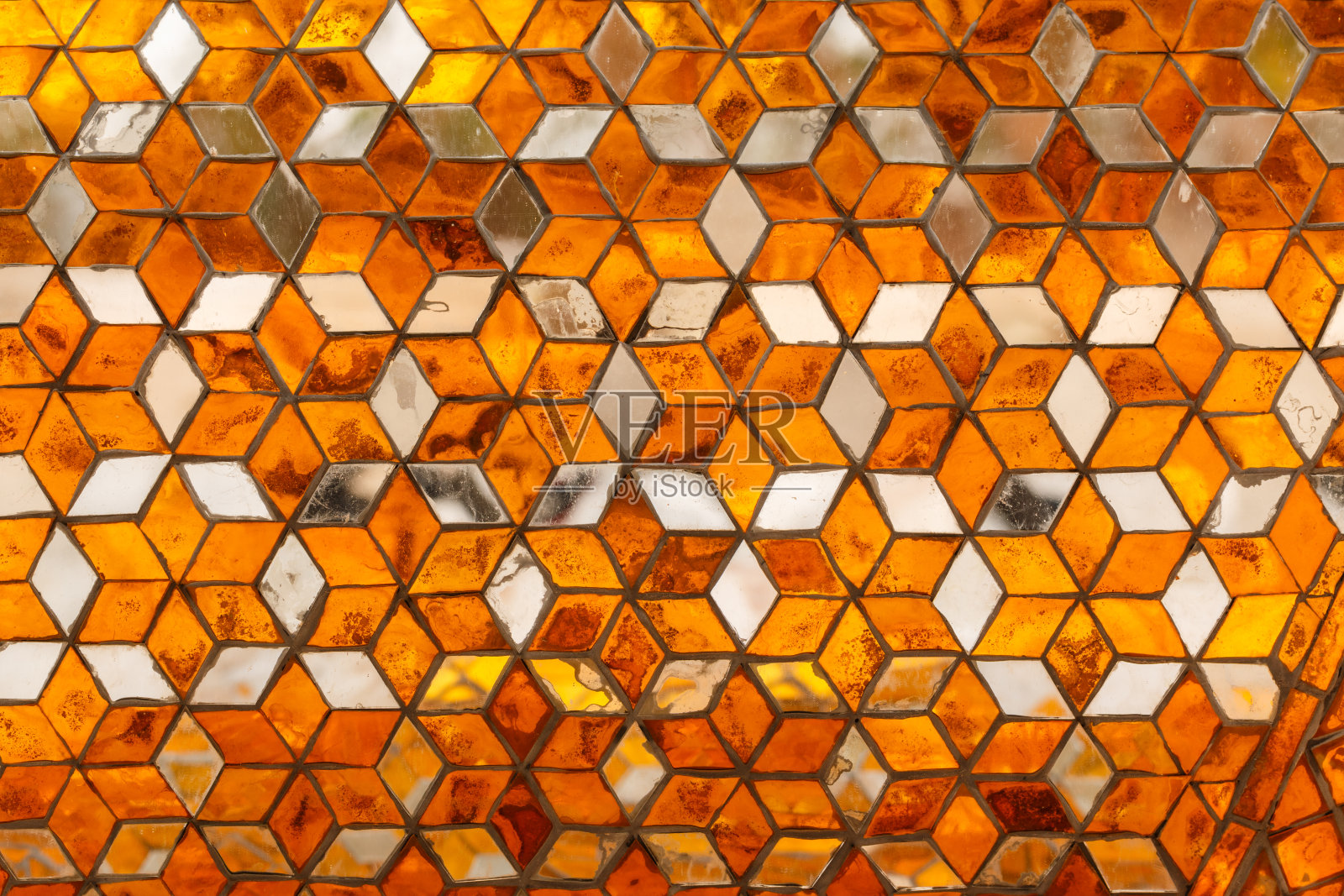 泰式传统艺术镜像图案在寺庙墙壁上照片摄影图片