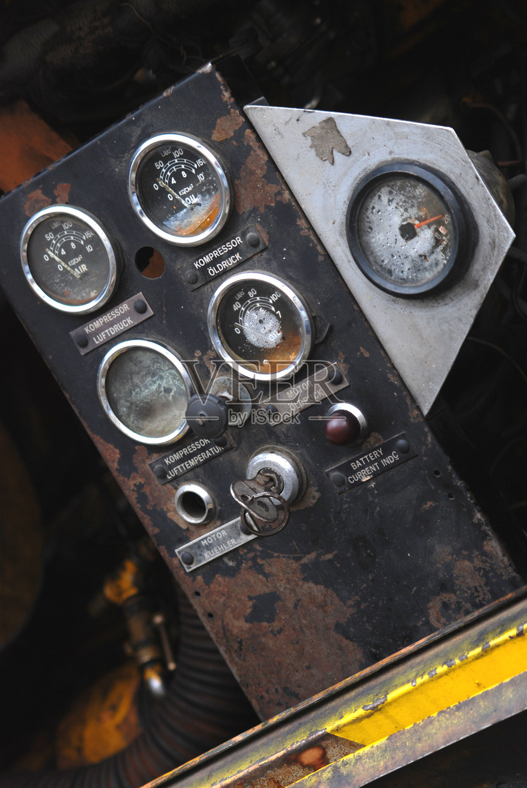 一台旧机器的控制面板照片摄影图片