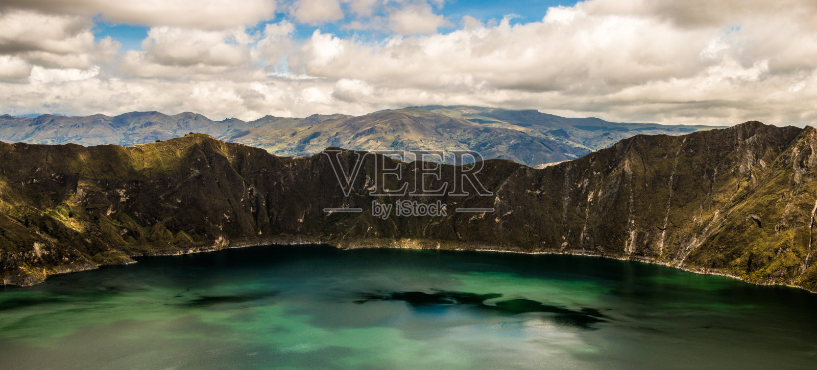 奎洛托泻湖的全景。照片摄影图片