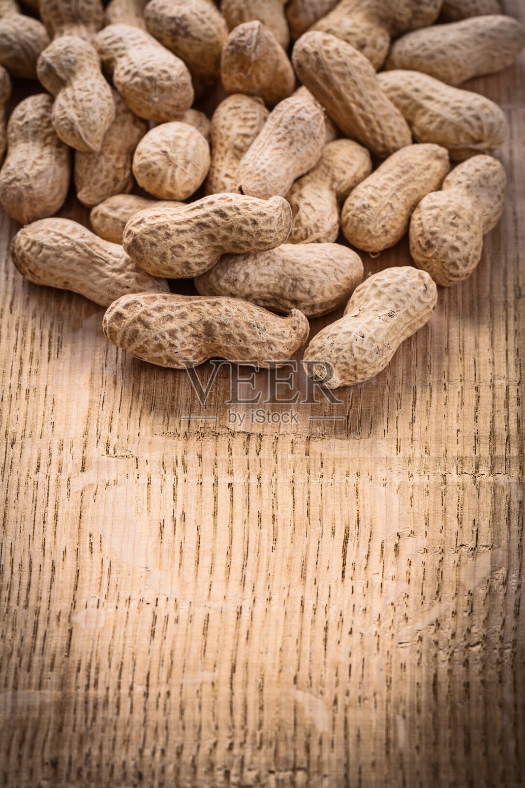 有组织的拷贝空间花生在老式木板食物和dri照片摄影图片