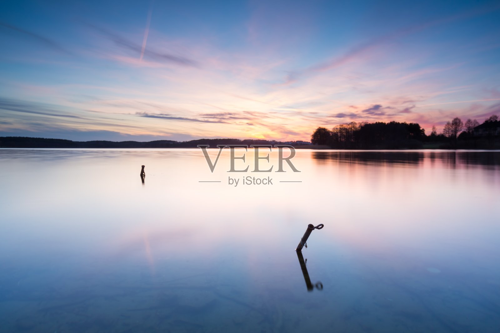 长时间暴露在日落湖照片摄影图片