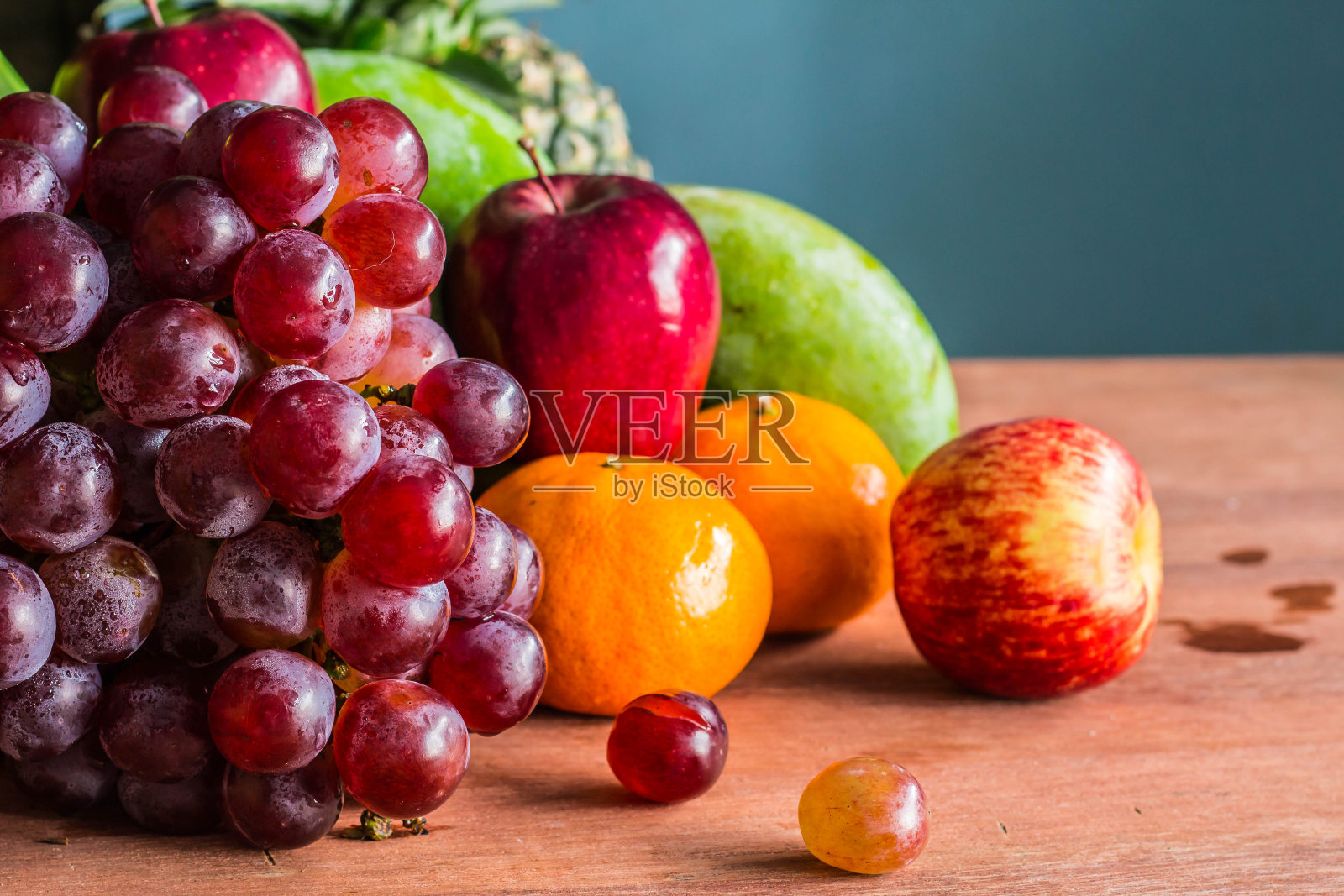 桌上的葡萄照片摄影图片