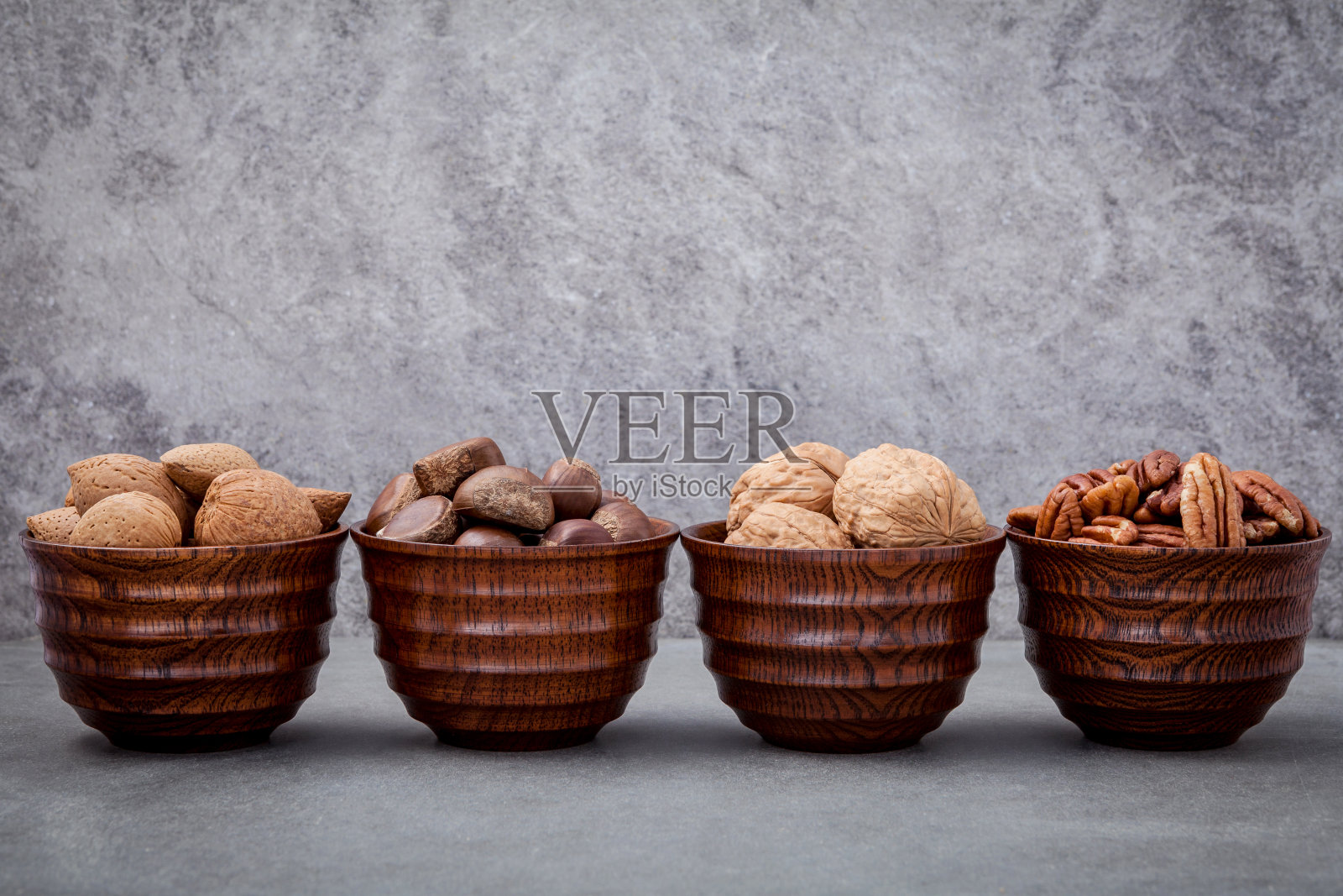 全杏仁,全核桃,全榛子和山核桃照片摄影图片