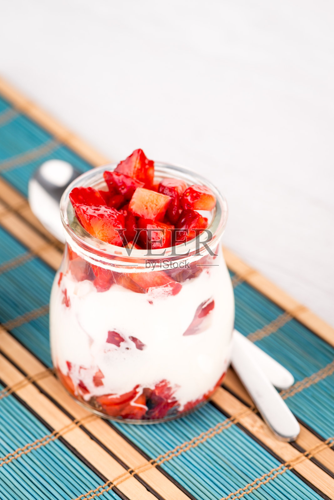 奶油草莓甜点照片摄影图片