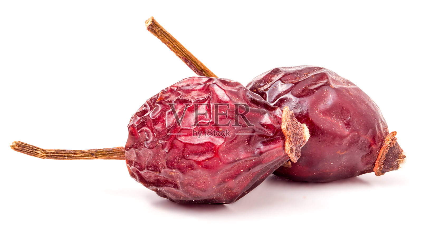 白色背景上的干玫瑰果照片摄影图片