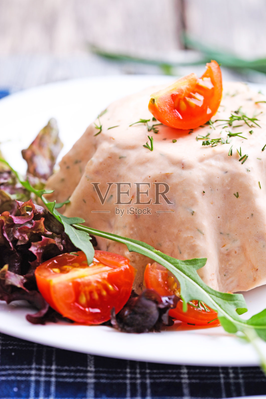 新鲜的肉酱配蔬菜照片摄影图片