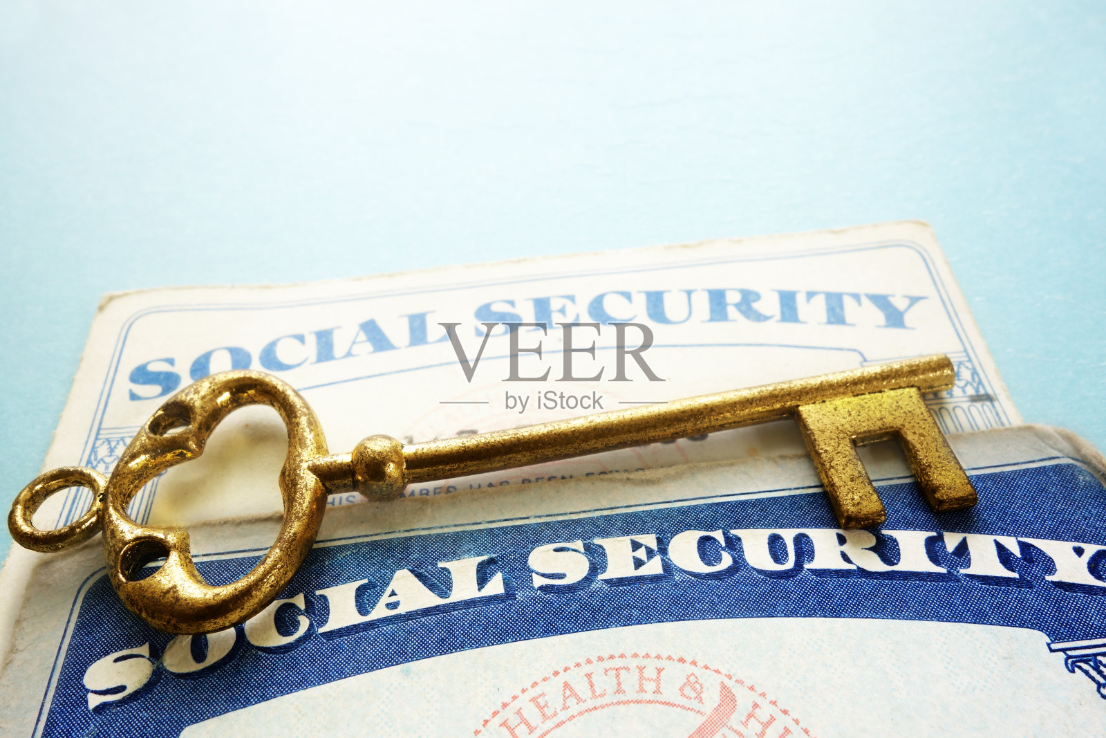 社保卡和钥匙照片摄影图片