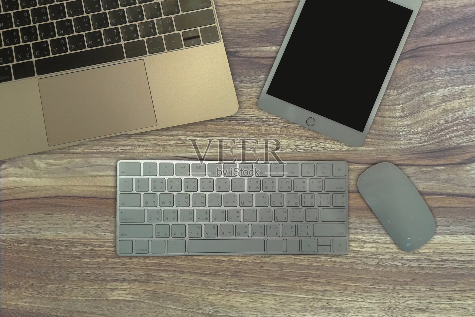 俯视图的办公室东西或时髦的桌面。照片摄影图片