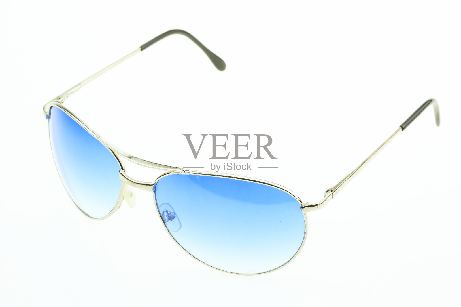 近距离的眼镜孤立在白色的背景。照片摄影图片