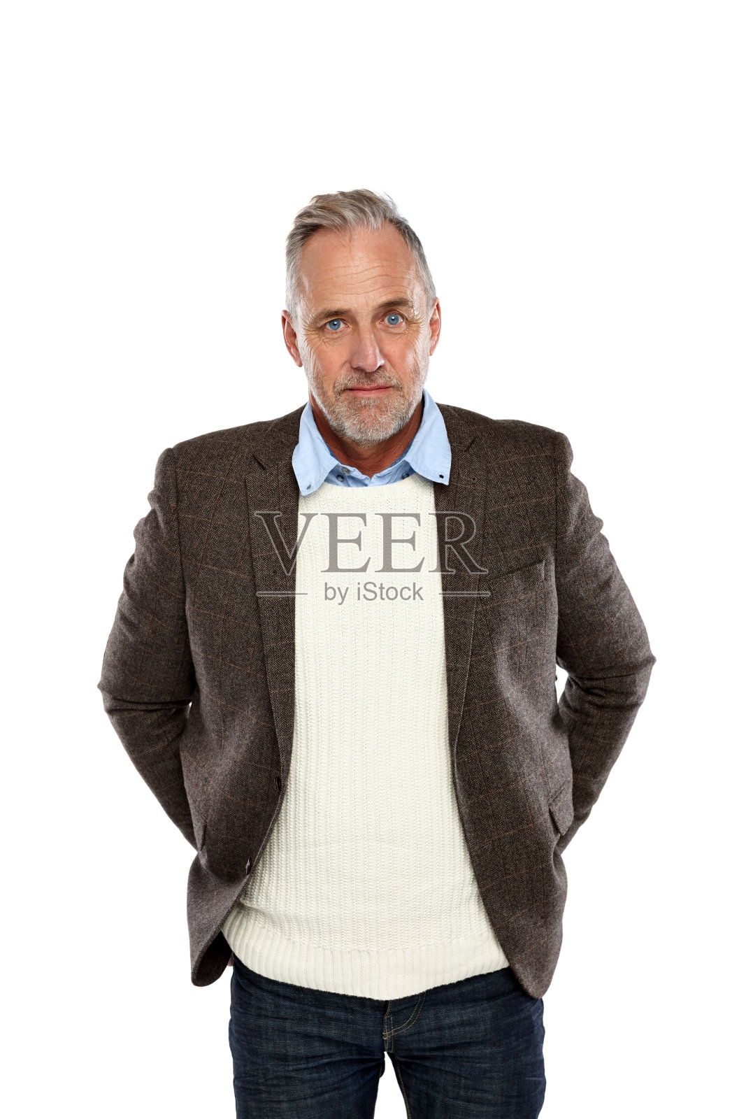 英俊成熟的男人站在白色照片摄影图片