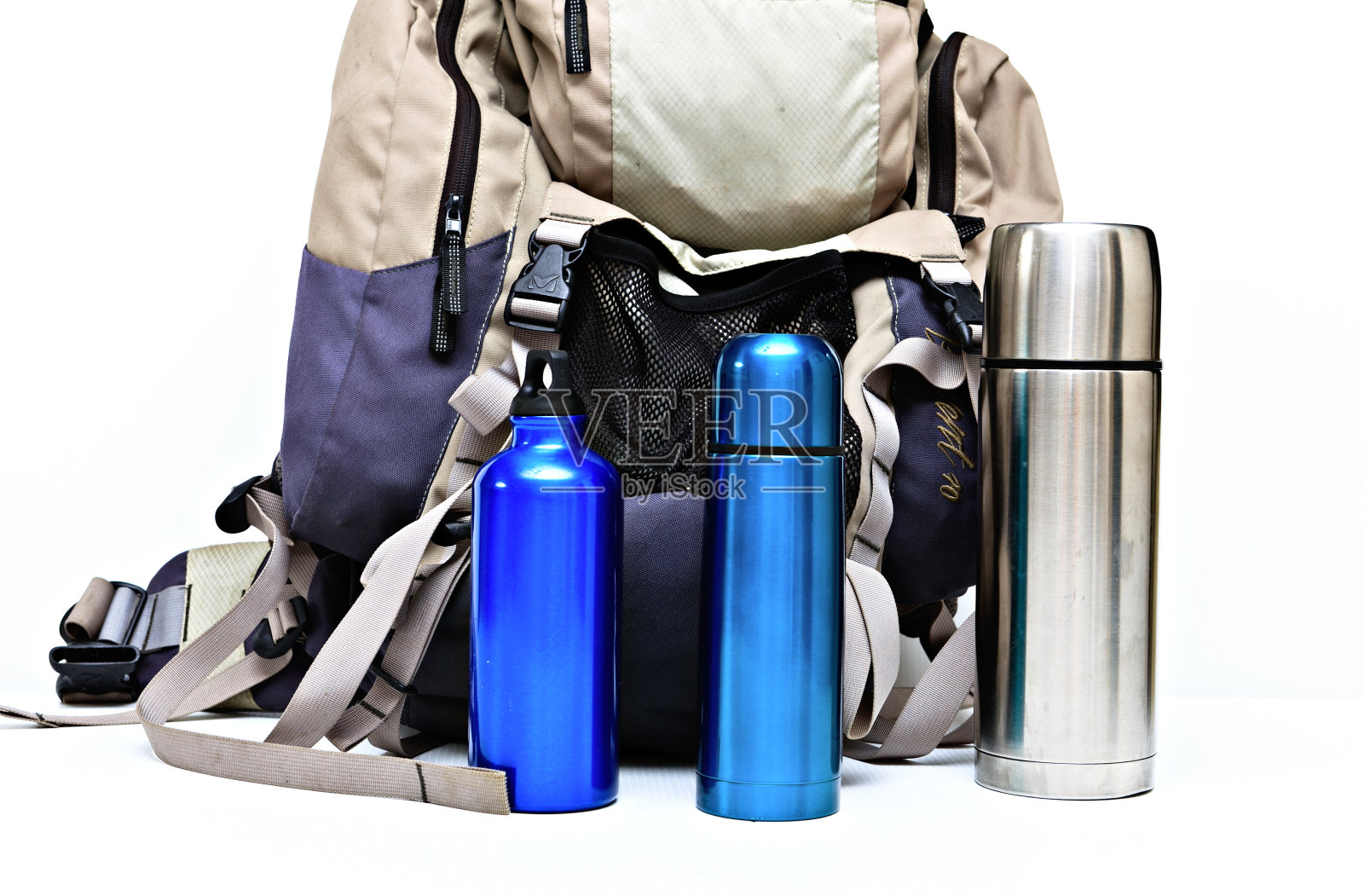 背包,鞋子和瓶子照片摄影图片
