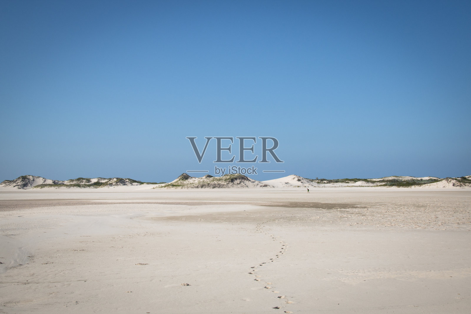 巴扎鲁托岛的空旷海滩照片摄影图片