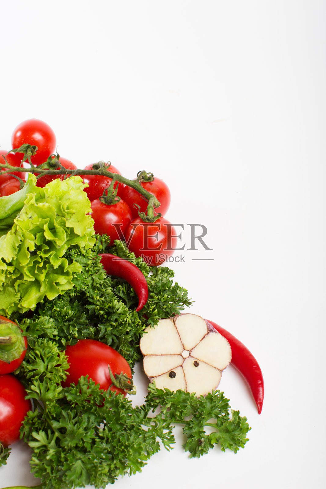 白色背景上的新鲜生蔬菜。照片摄影图片