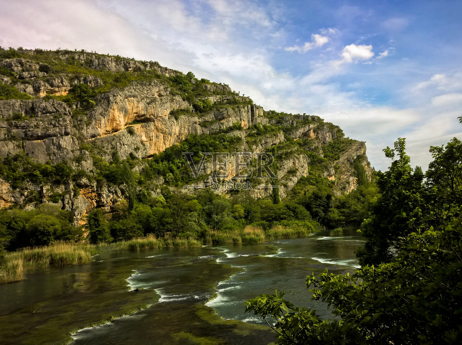 克尔卡国家公园的小瀑布照片摄影图片