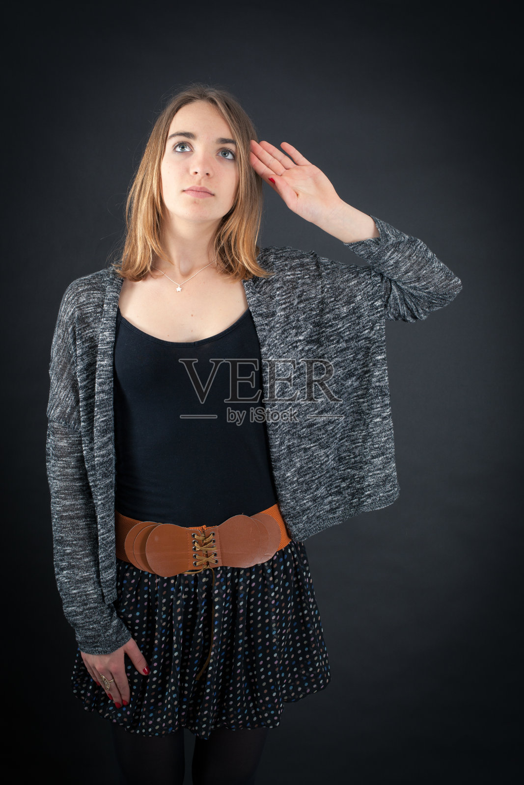 美丽的女人在不同的衣服里有不同的表情照片摄影图片