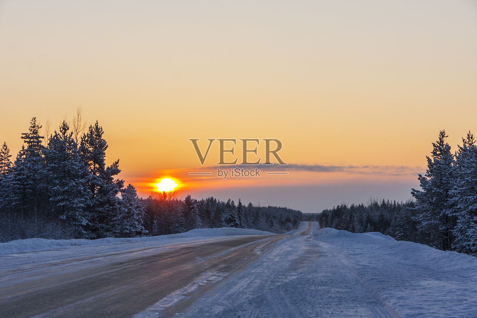 冬天日落时的路照片摄影图片