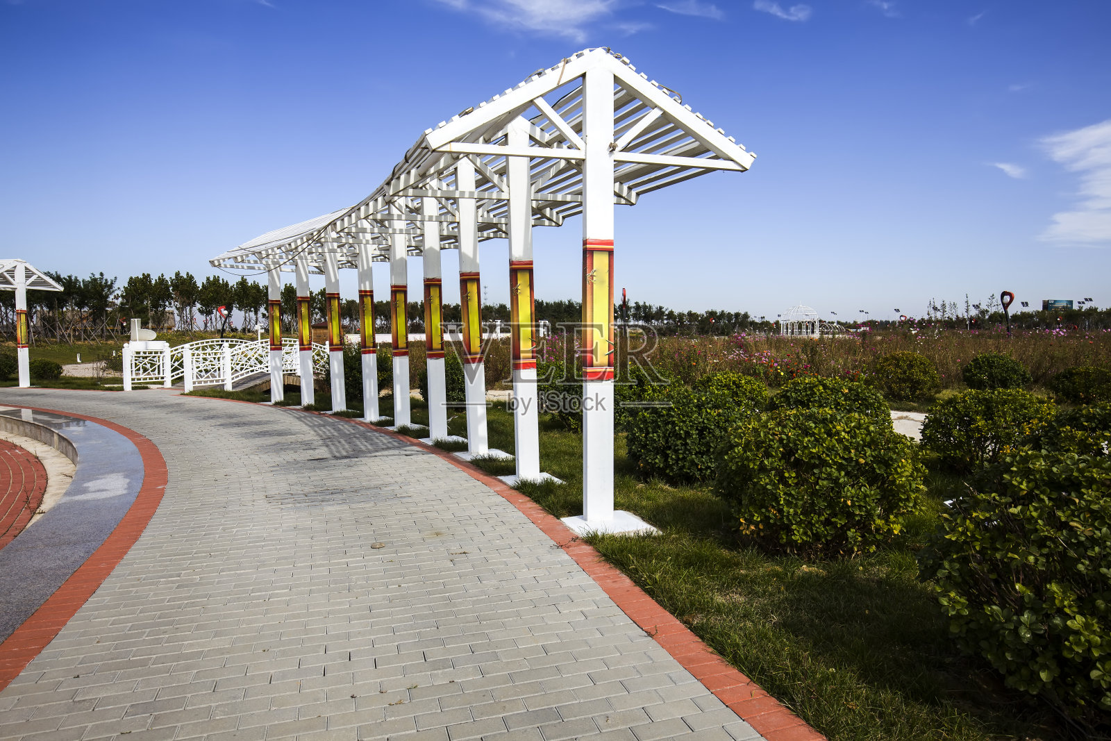 公园内的长廊,是游人休息的地方照片摄影图片