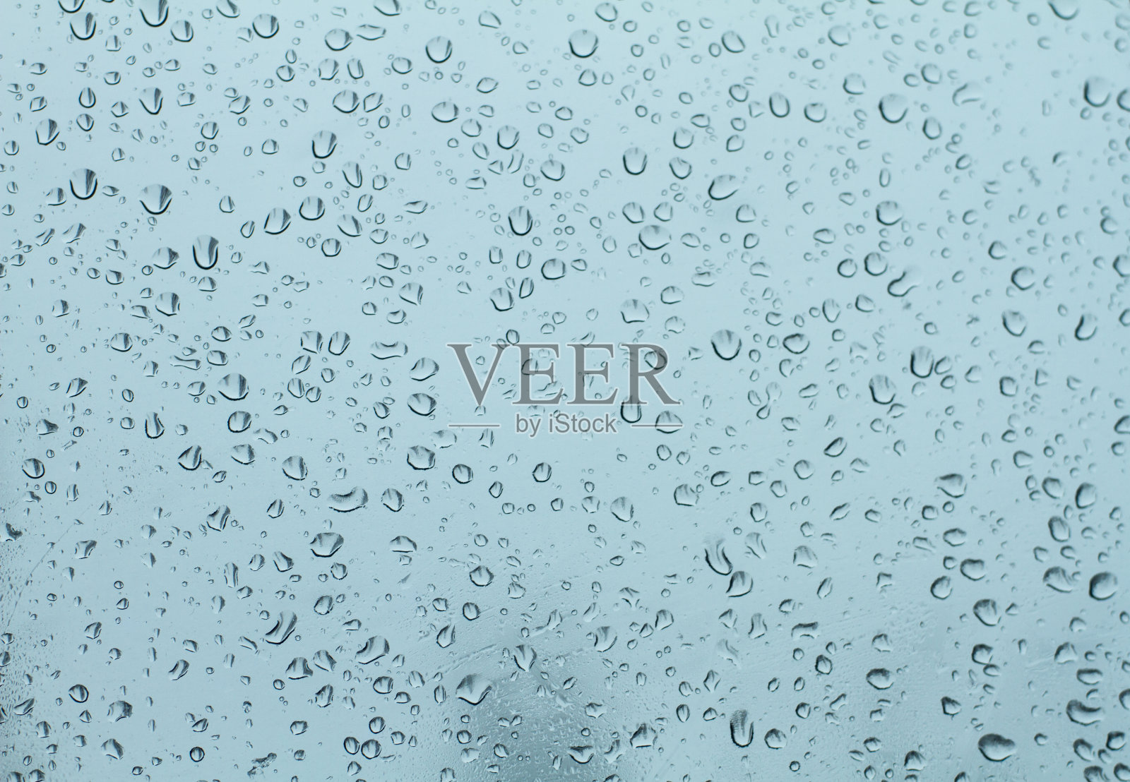 水滴在玻璃上照片摄影图片