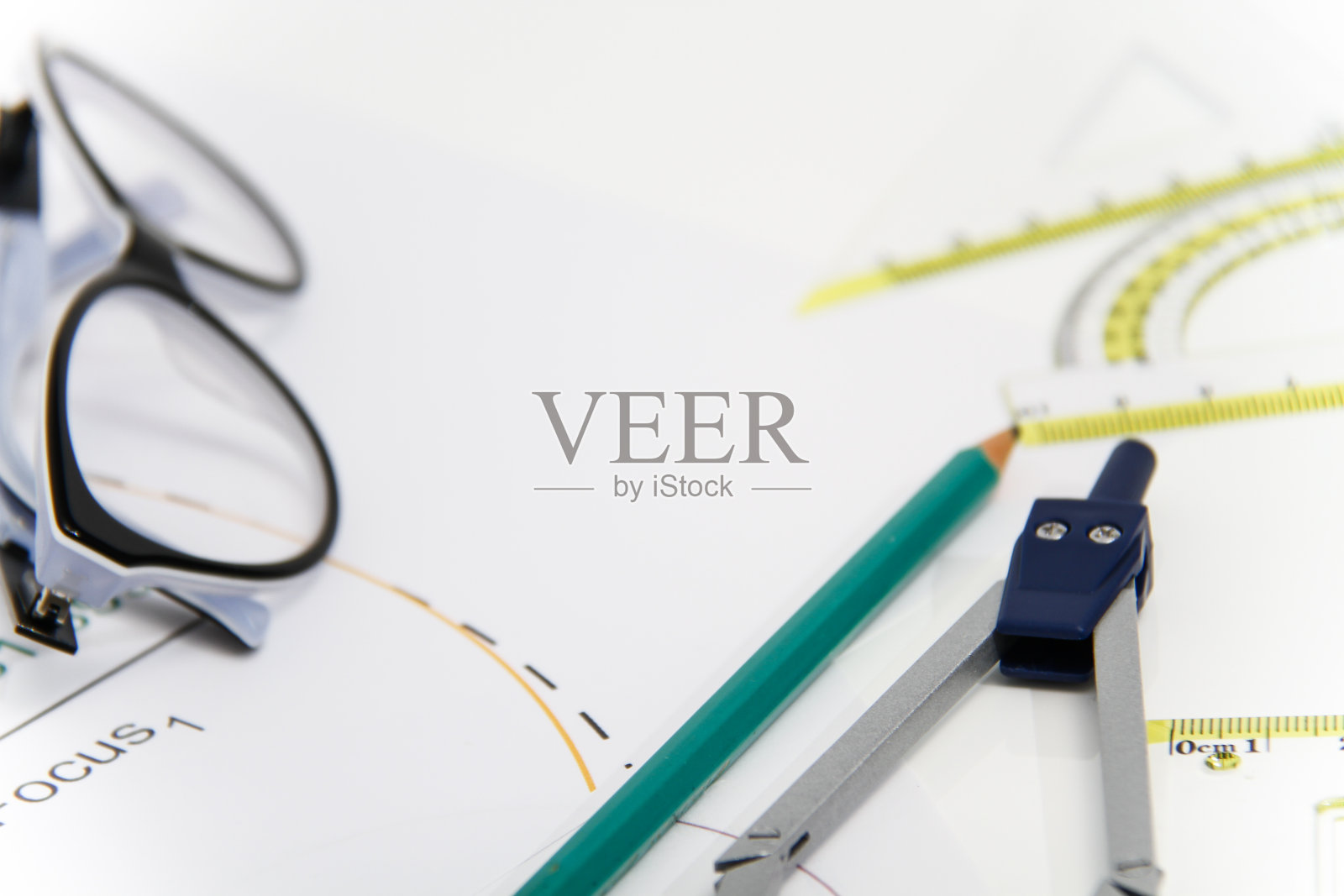 商业建筑项目,一副圆规,眼镜,规则照片摄影图片