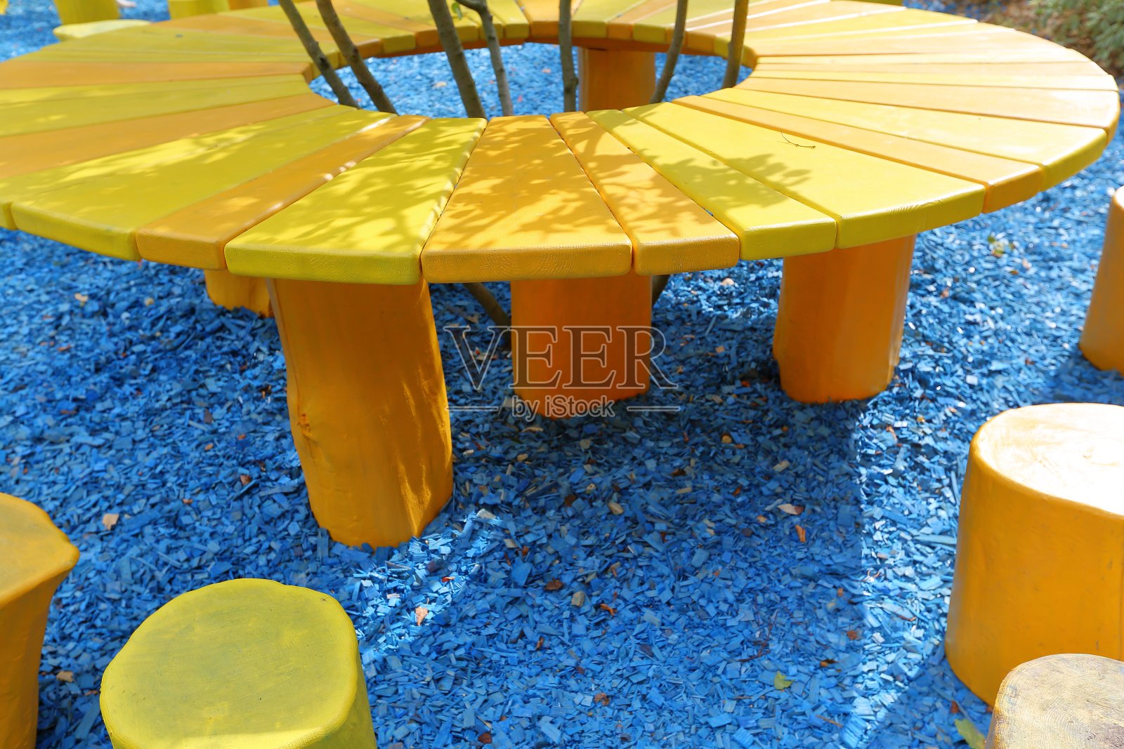 自制的黄色的表照片摄影图片