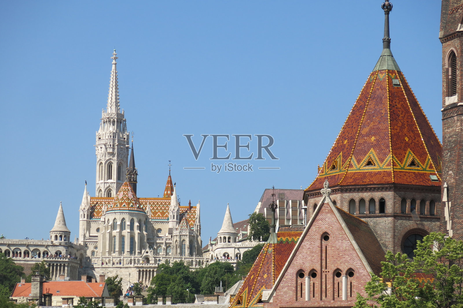 马蒂亚斯教堂和斯齐拉吉德佐广场教堂,布达佩斯照片摄影图片