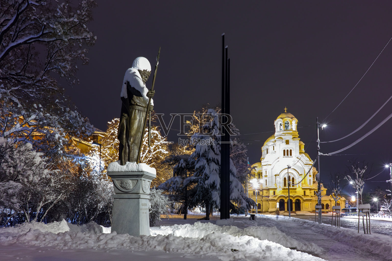 亚历山大·涅夫斯基广场和萨穆埃尔沙皇纪念碑夜景照片照片摄影图片