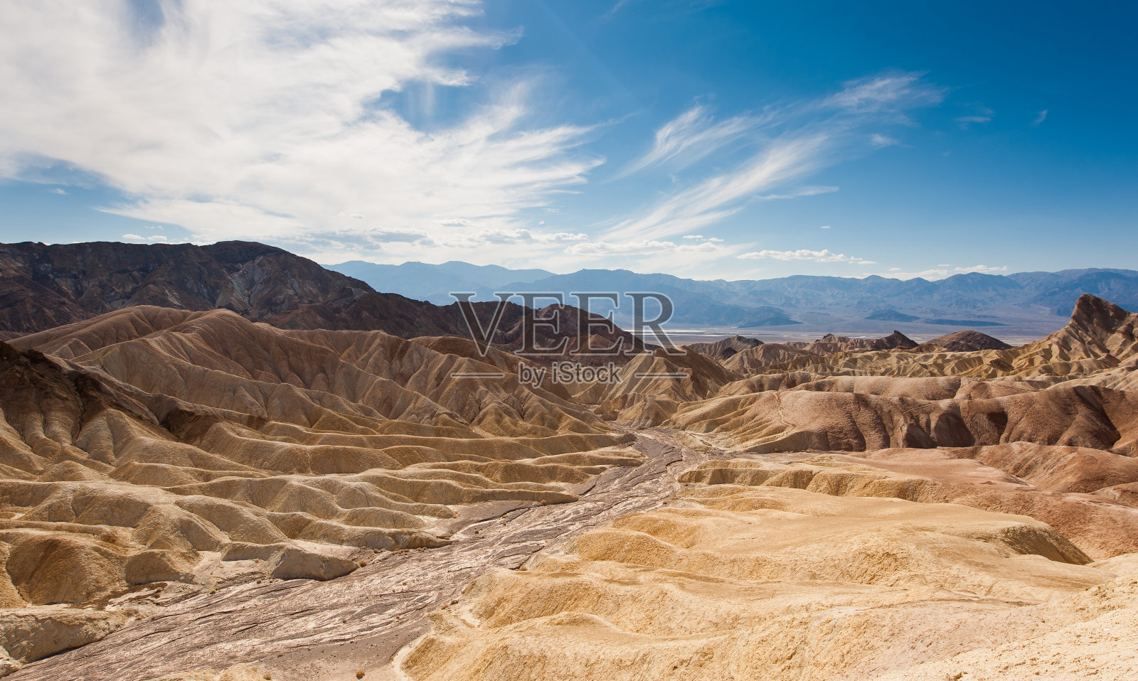 蓝天下的死亡谷照片摄影图片