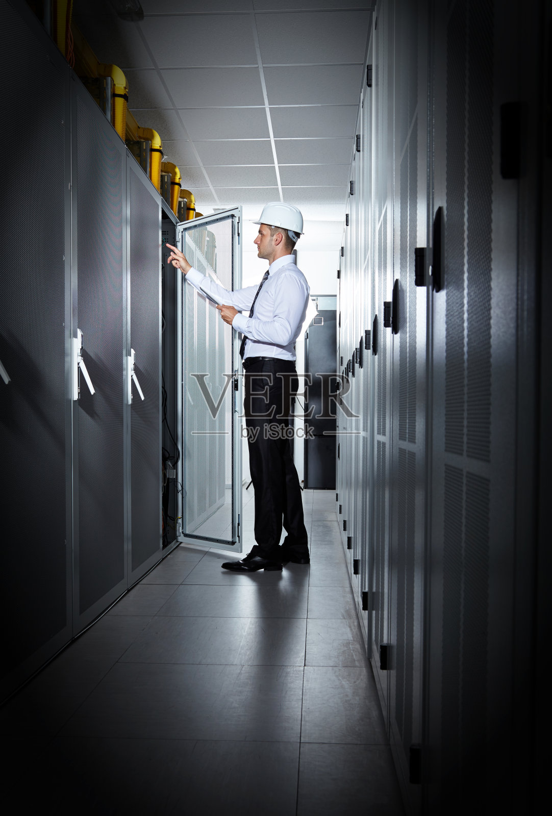 现代服务器机房照片摄影图片