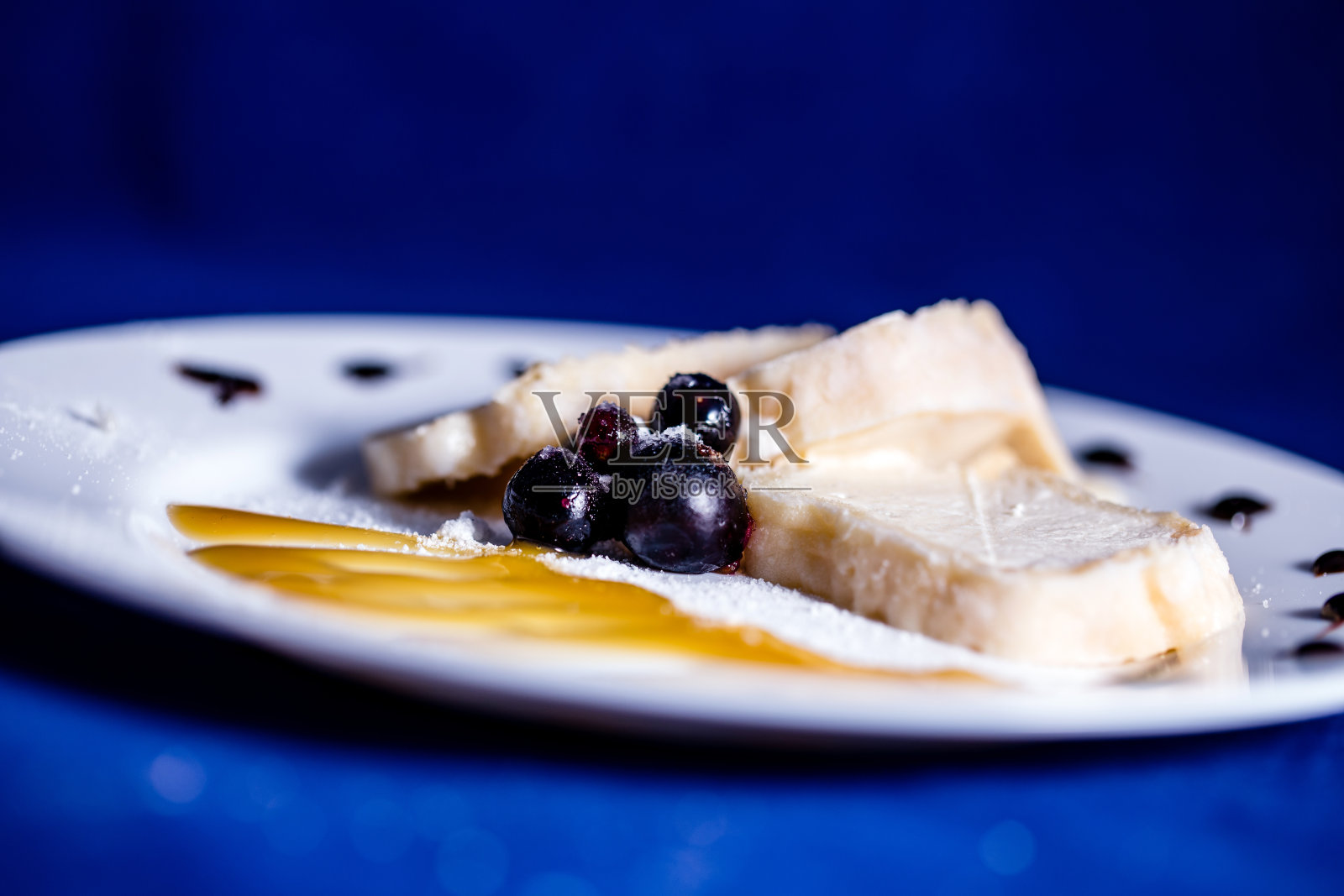 冰淇淋在板照片摄影图片