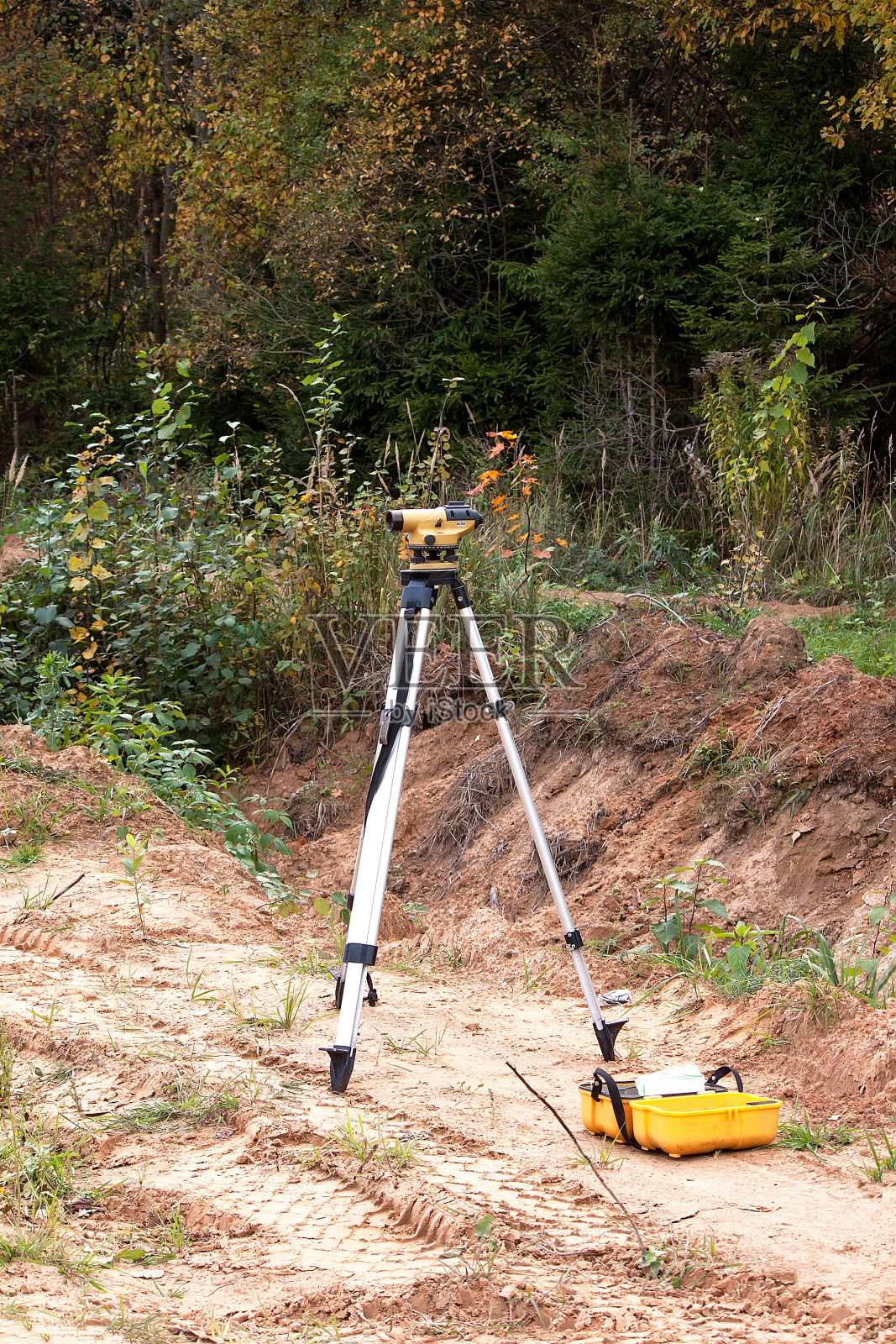 建筑工地上的大地测量装置照片摄影图片