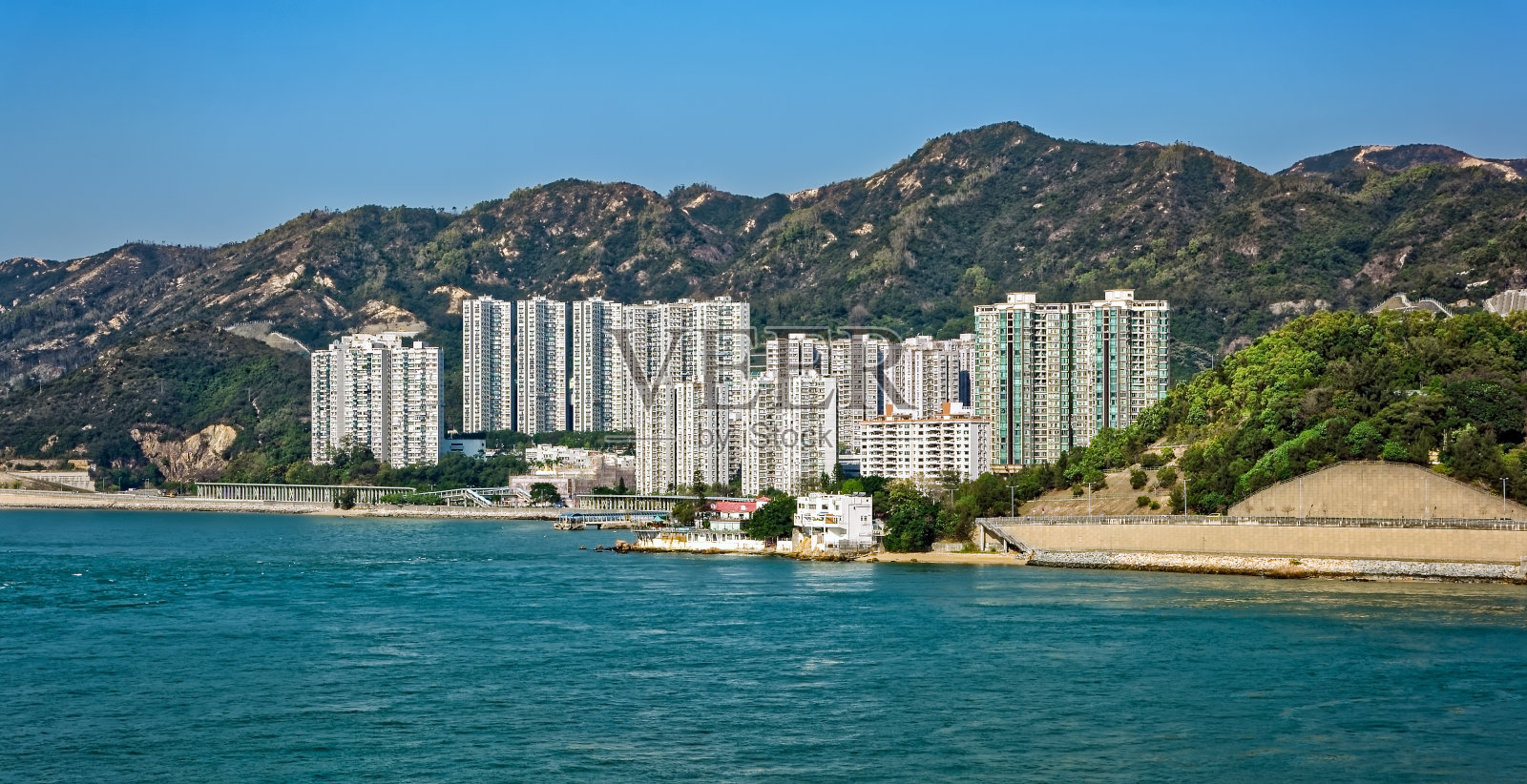 位于香港海滨的住宅大厦照片摄影图片